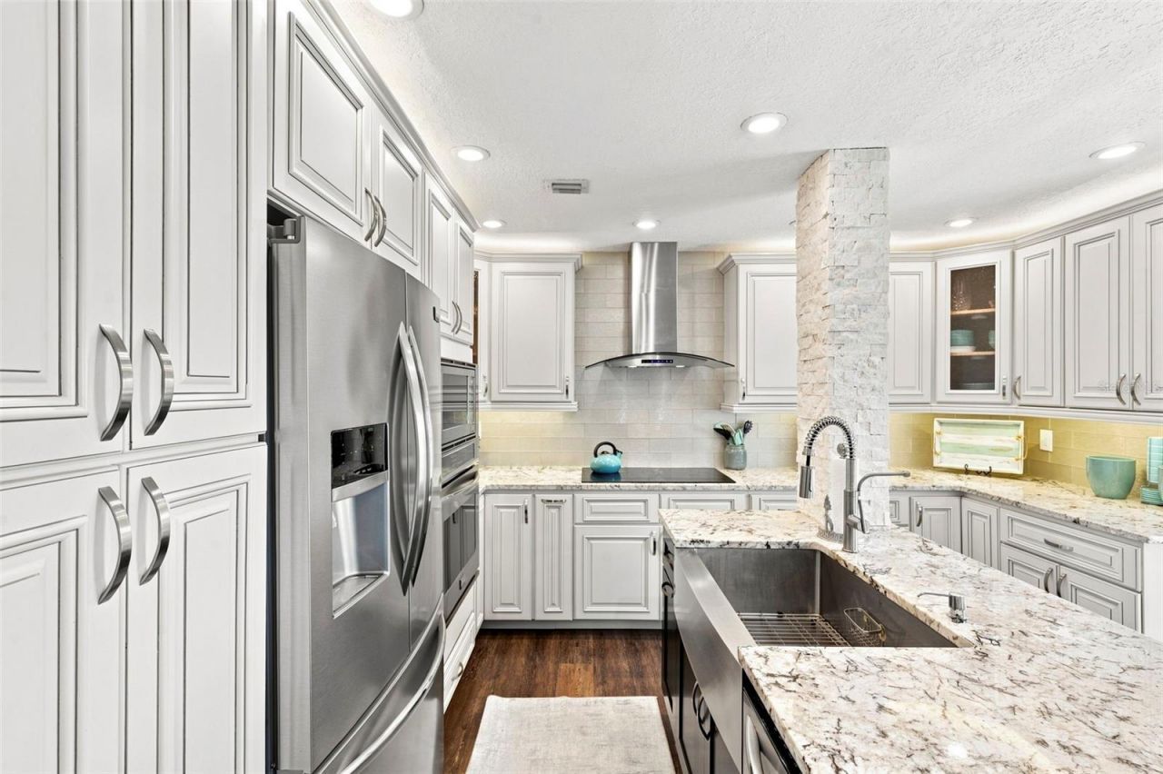 5023 Starfish Drive Se, Unit E, Saint Petersburg, FL 33705 Photo