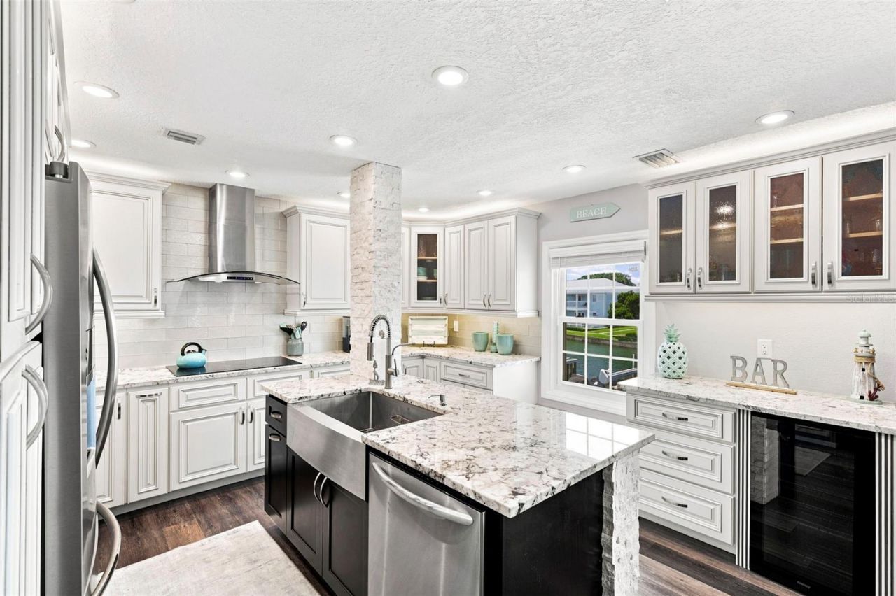 5023 Starfish Drive Se, Unit E, Saint Petersburg, FL 33705 Photo
