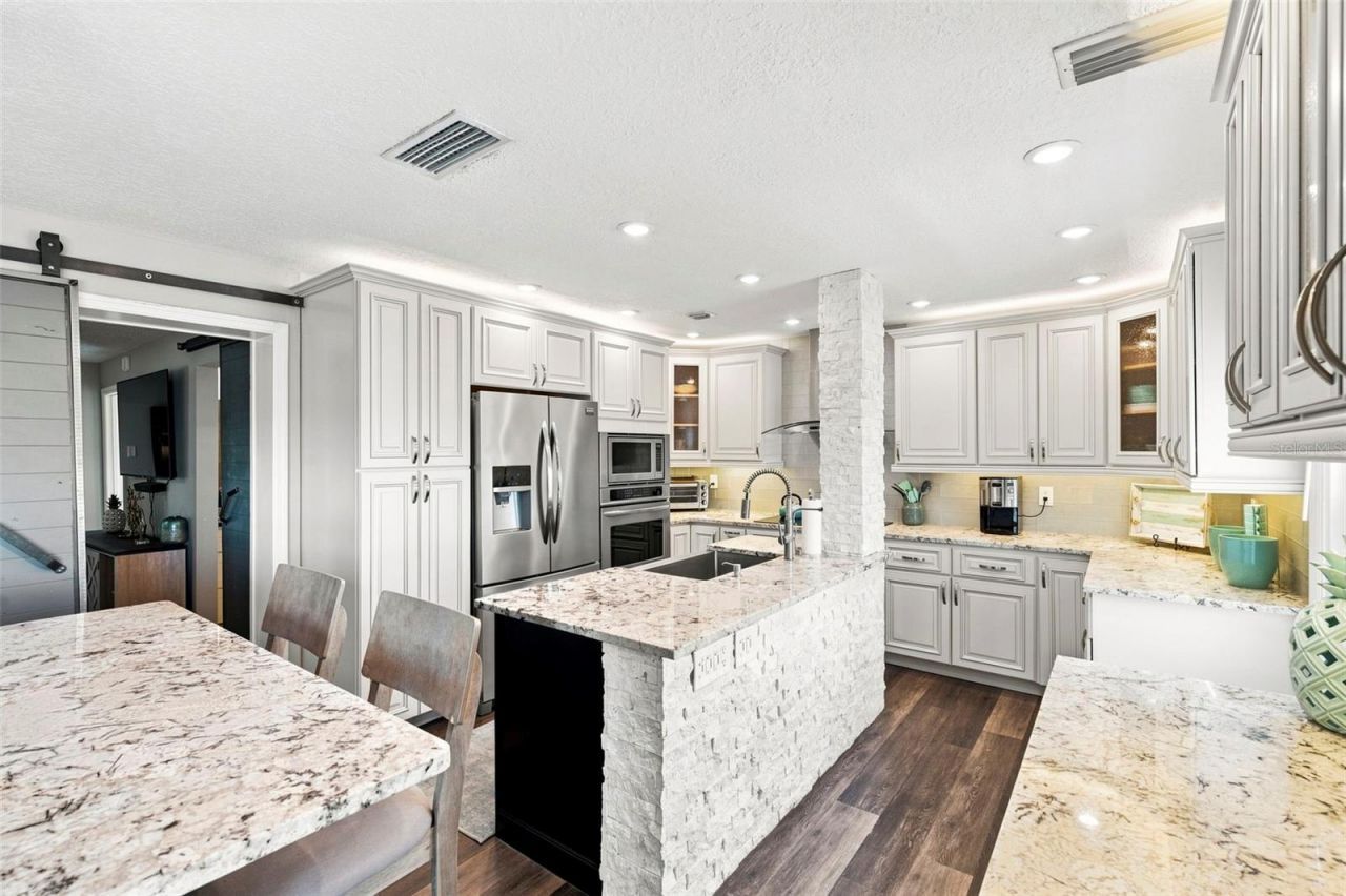 5023 Starfish Drive Se, Unit E, Saint Petersburg, FL 33705 Photo