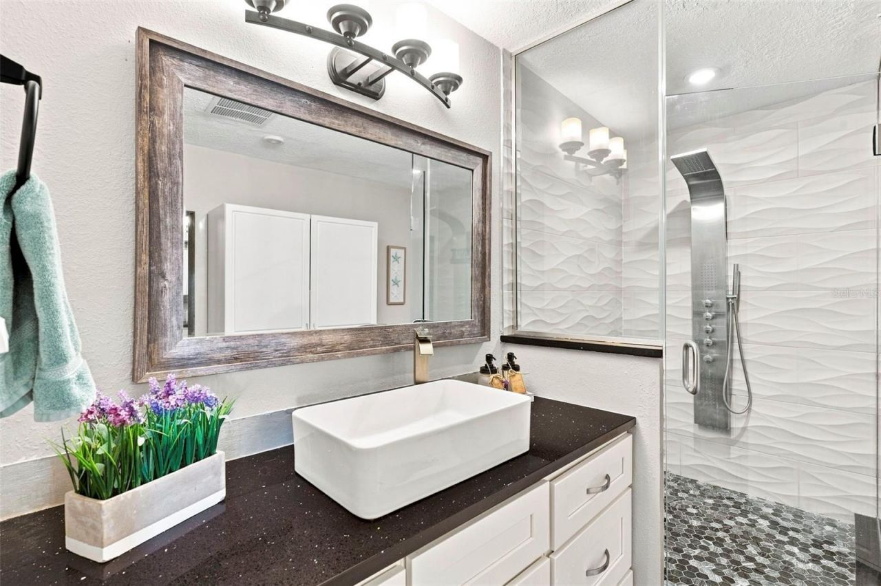 5023 Starfish Drive Se, Unit E, Saint Petersburg, FL 33705 Photo