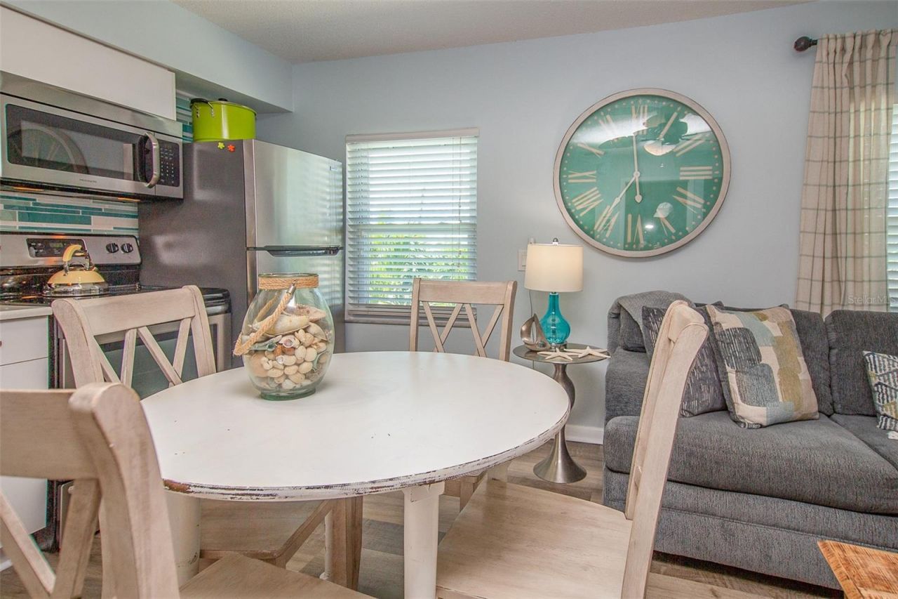 308 2nd Street N, Unit 201, Bradenton Beach, FL 34217 Photo