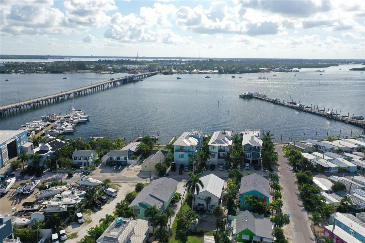 308 2nd Street N, Unit 201, Bradenton Beach, FL 34217 Photo