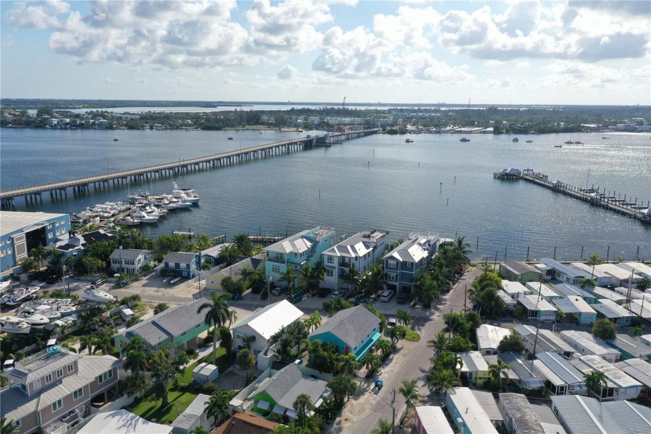308 2nd Street N, Unit 201, Bradenton Beach, FL 34217 Photo
