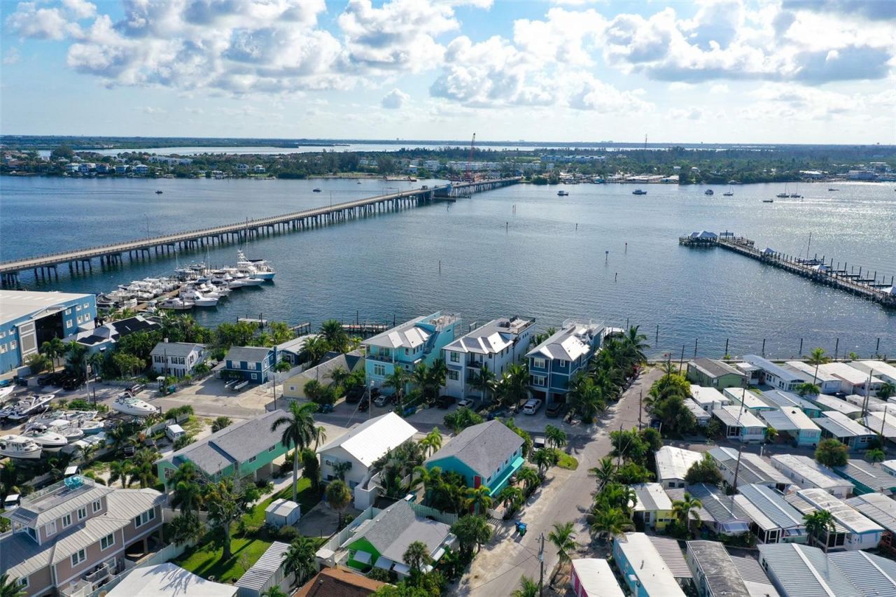 308 2nd Street N, Unit 201, Bradenton Beach, FL 34217 Photo