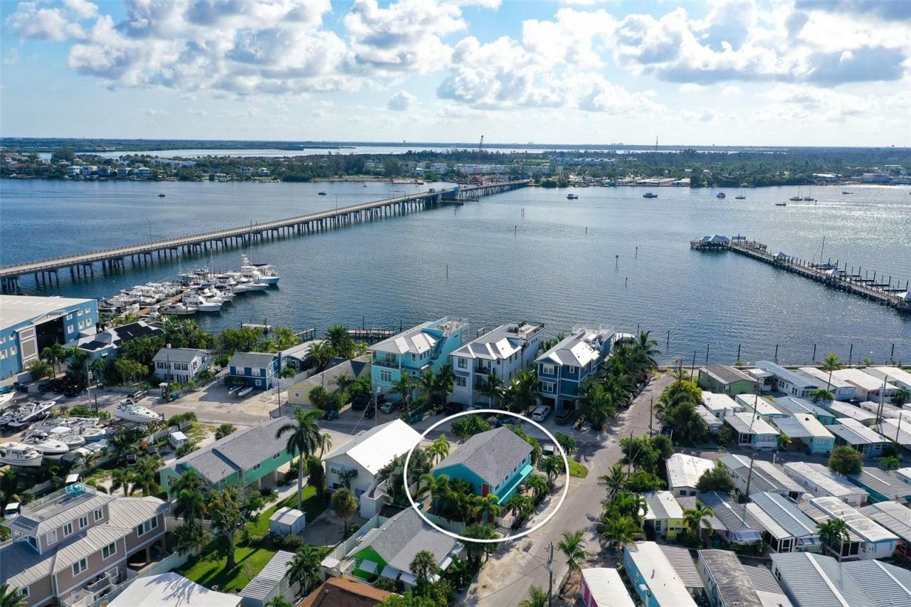 308 2nd Street N, Unit 201, Bradenton Beach, FL 34217 Photo