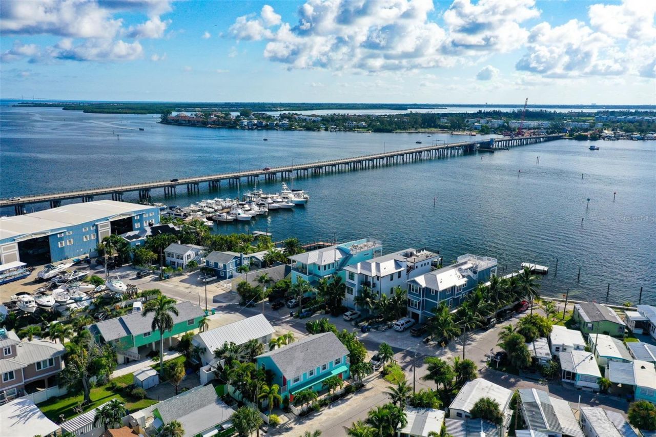308 2nd Street N, Unit 201, Bradenton Beach, FL 34217 Photo