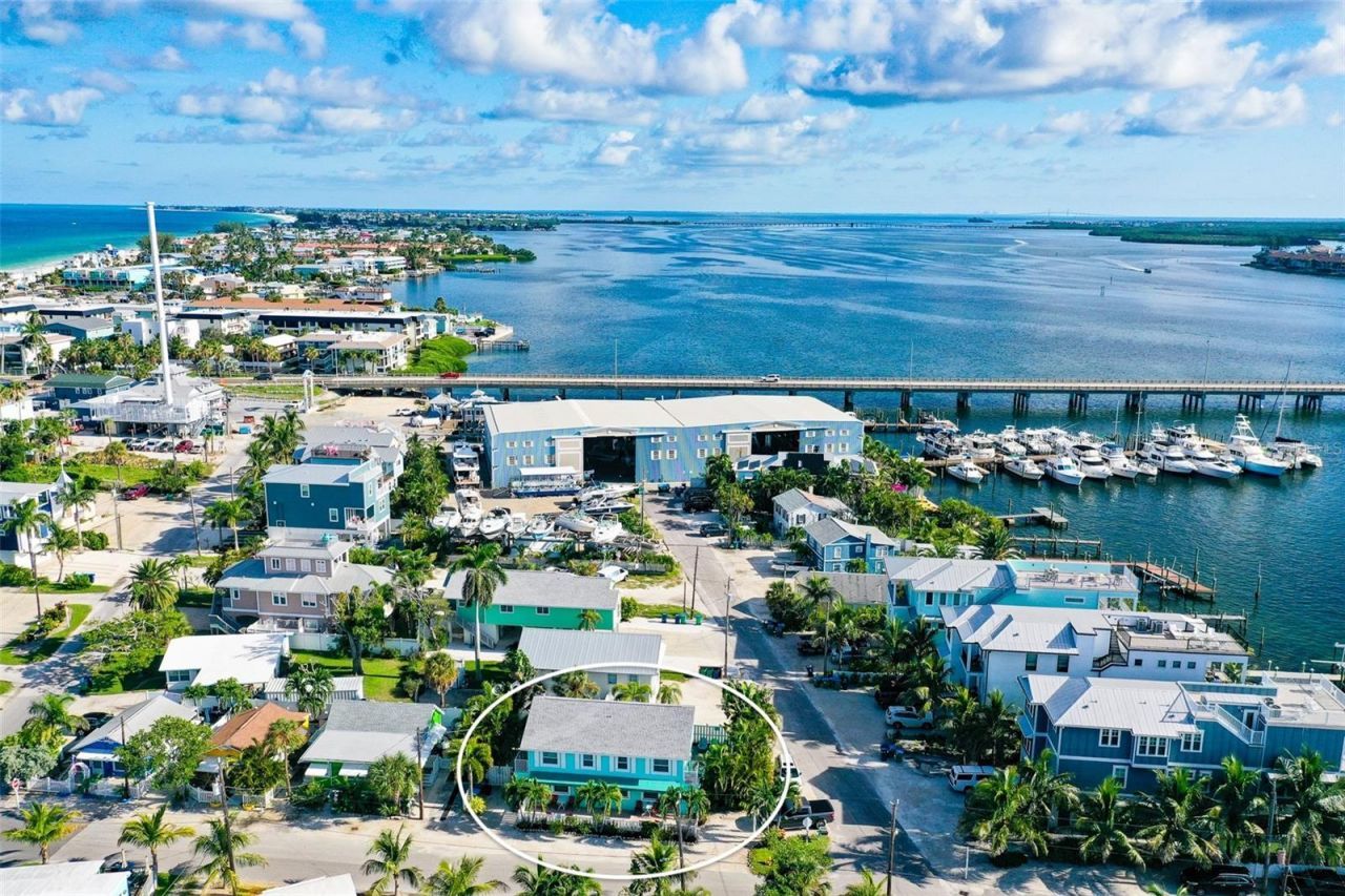308 2nd Street N, Unit 201, Bradenton Beach, FL 34217 Photo