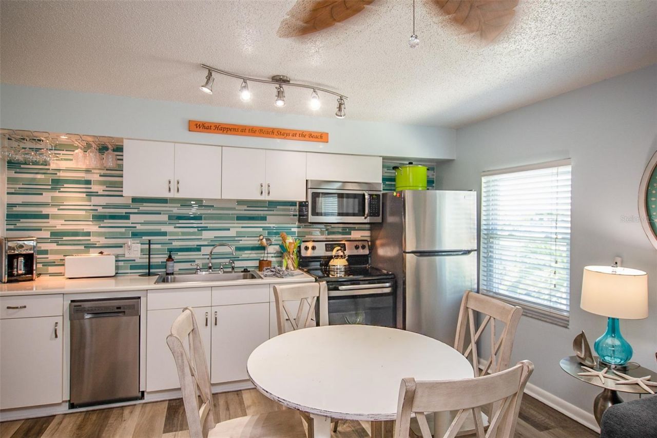 308 2nd Street N, Unit 201, Bradenton Beach, FL 34217 Photo