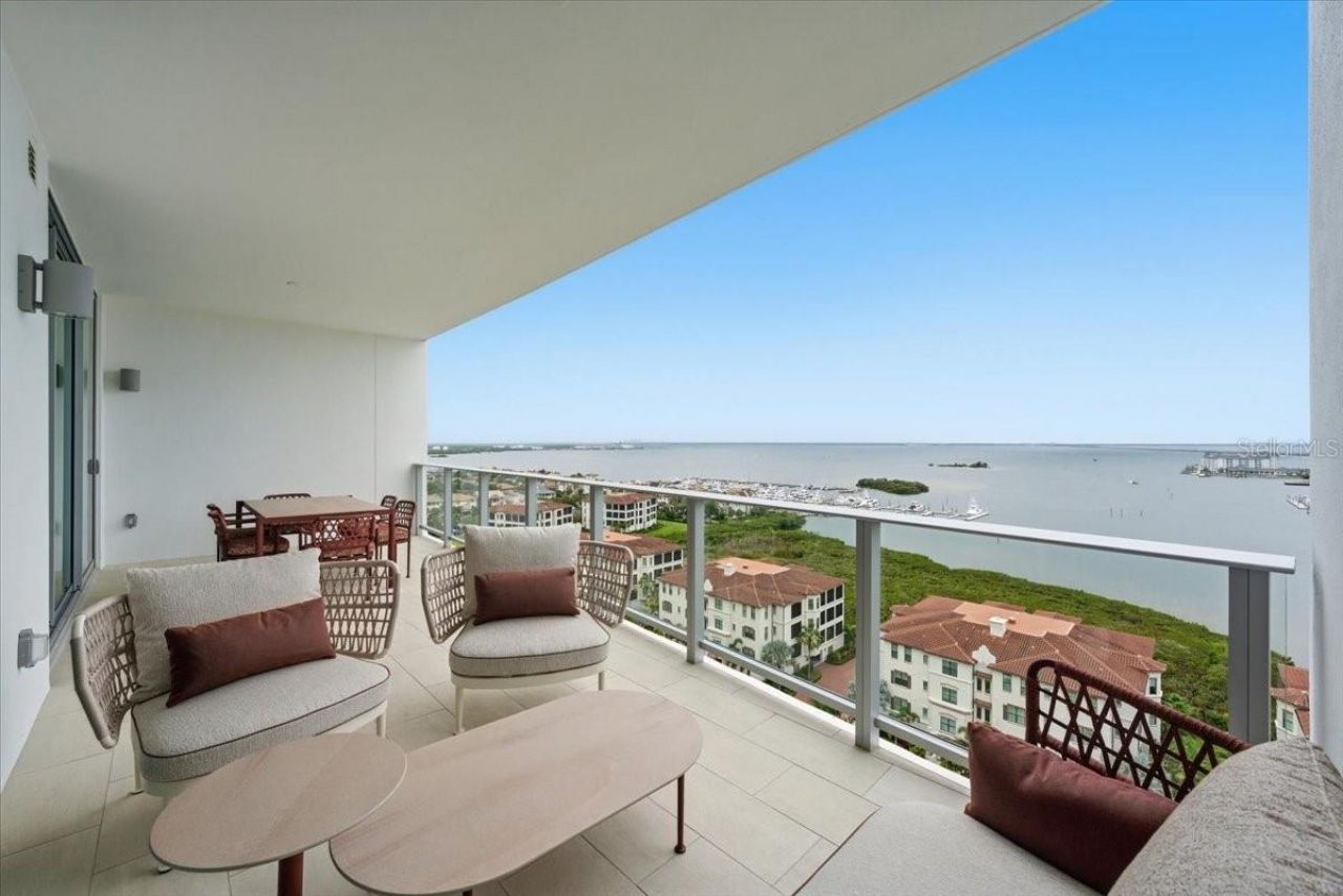 5713 Bowen Daniel Drive, Unit 1402, Tampa, FL 33616 Photo