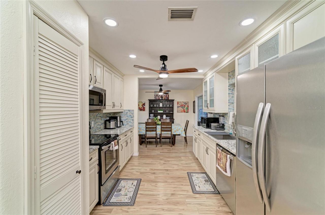 6519 28th Avenue E, Bradenton, FL 34208 Photo