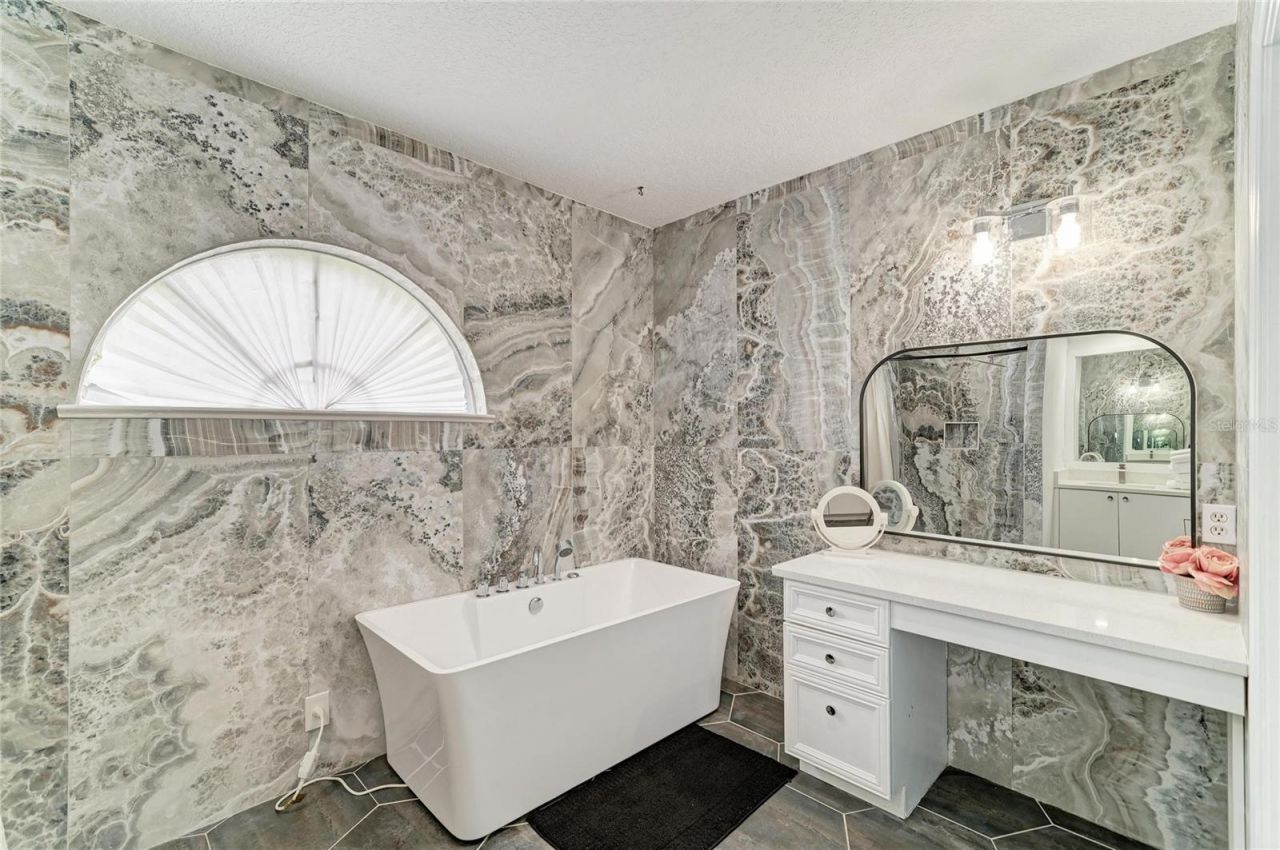 6519 28th Avenue E, Bradenton, FL 34208 Photo