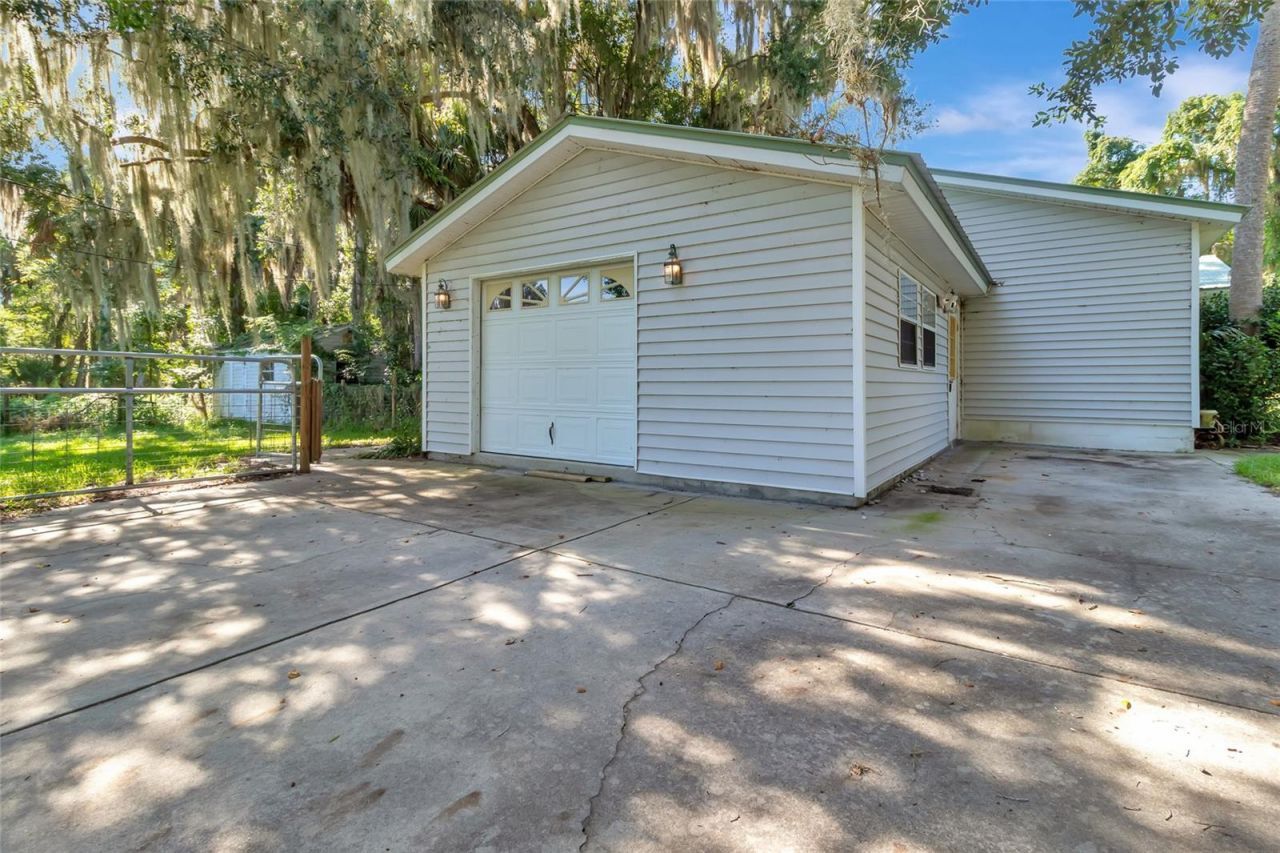 20361 1st Street , Mc Intosh, FL 32664 Photo