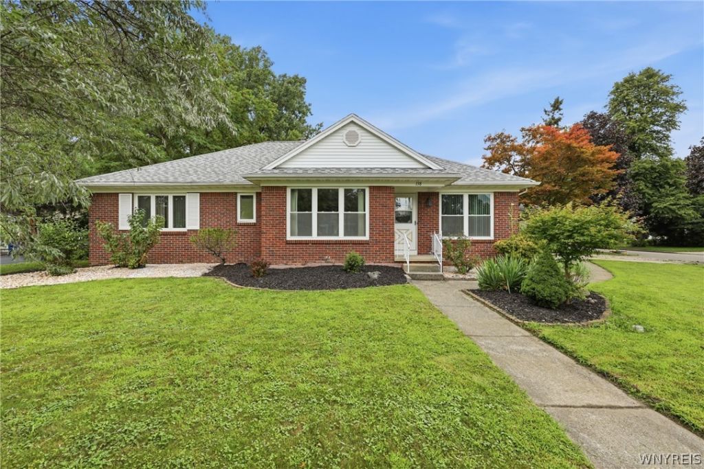 138 Woodshire N, Getzville, NY 14068 Main Photo