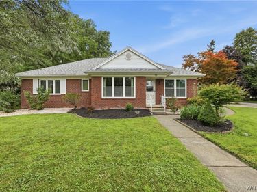 138 Woodshire N, Getzville, NY 14068