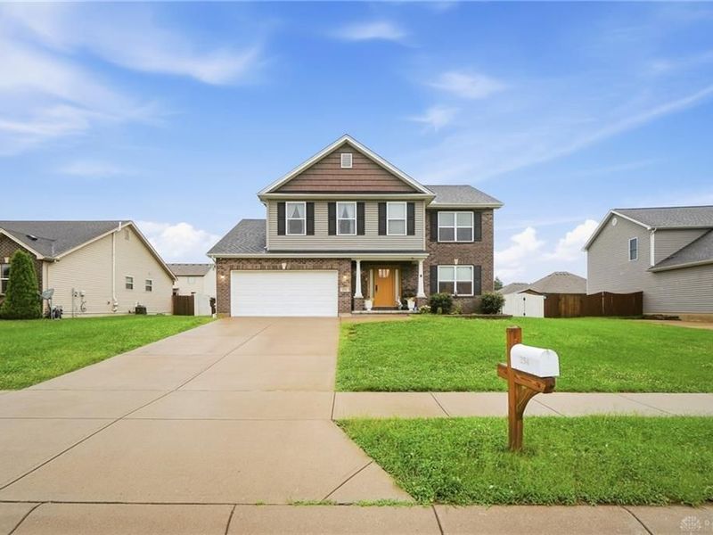 254 Auburn Meadows Court, Carlisle, OH 45005 Photo 2