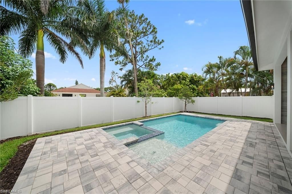 658 93rd Ave N, Naples, FL 34108 Photo