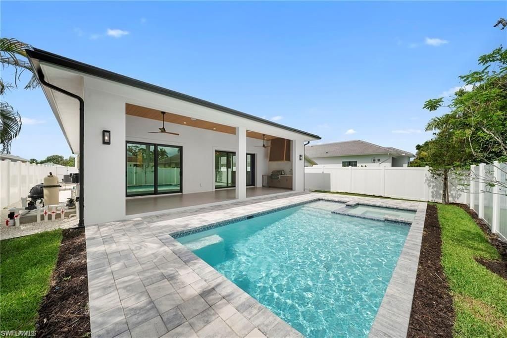 658 93rd Ave N, Naples, FL 34108 Photo