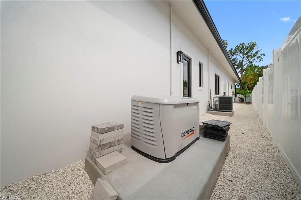 658 93rd Ave N, Naples, FL 34108 Photo
