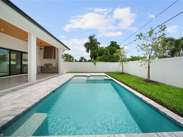 708 100th AVE N, NAPLES, FL 34108