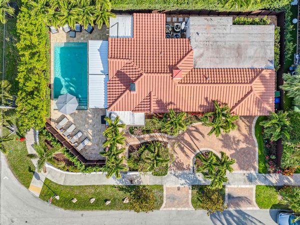 748 NE 17th Way, Fort Lauderdale, FL 33304