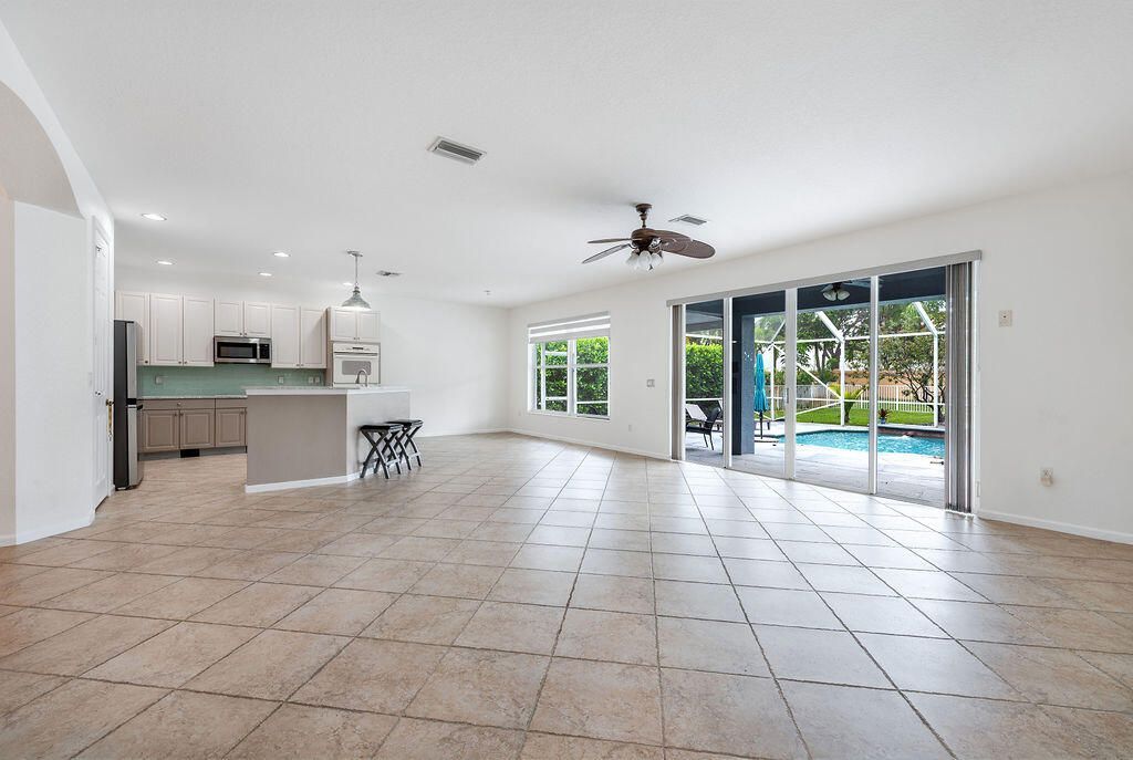 116 Bella Vista Way, Royal Palm Beach, FL 33411 Photo