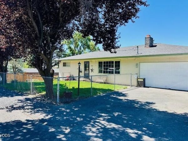 1814 Carlson Drive, Klamath Falls, OR 97603