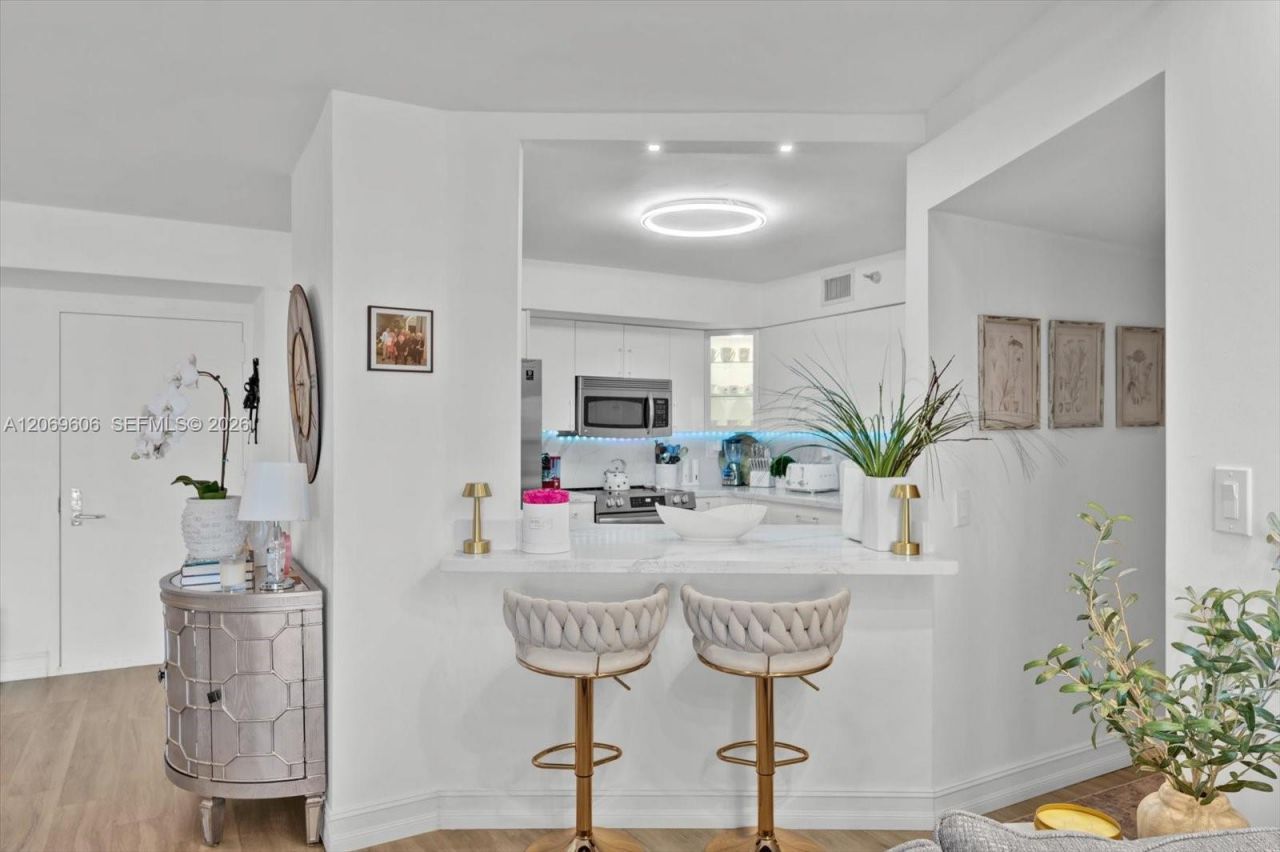 3500 Mystic Pointe Dr, Unit 2107, Aventura, FL 33180 Photo