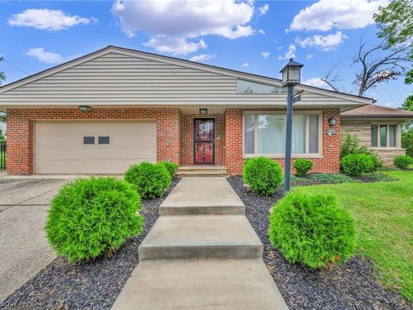24303 Lake Road , Bay Village, OH 44140