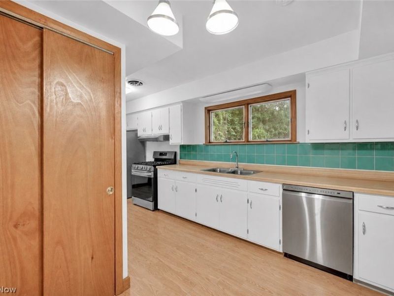 24303 Lake Road, Bay Village, OH 44140 Photo 6