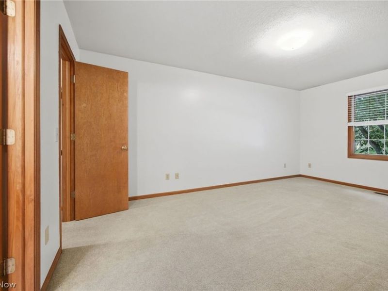 733 Joel Circle, Louisville, OH 44641 Photo 32