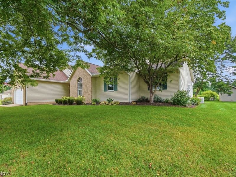 733 Joel Circle, Louisville, OH 44641 Photo 4
