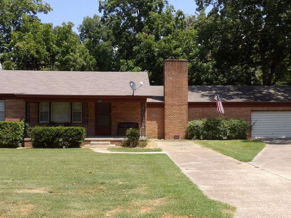 911 S Trotter Street, Dermott, AR 71638