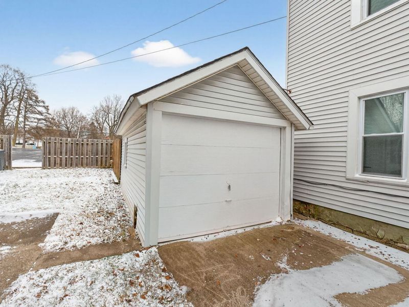 208 N Madriver Street, Bellefontaine, OH 43311 Photo 4