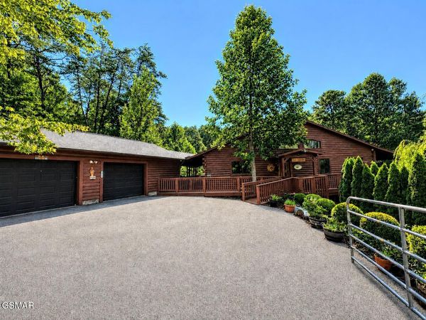 1665 Scenic Woods Way, Sevierville, TN 37876