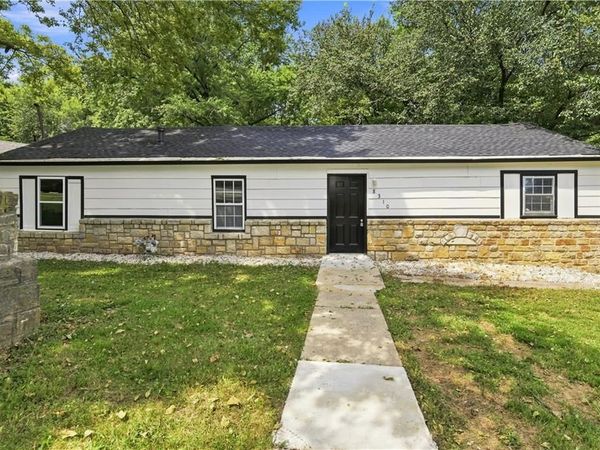 8310 Ottawa Street, De Soto, KS 66018