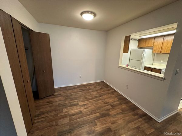 1459 E Chateau Vert Street E, Unit H, Ypsilanti Township, Mi 48197