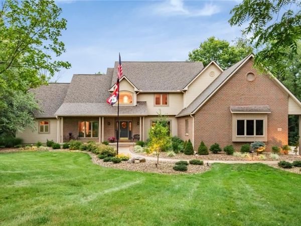 4474 White Tail Court , Nashport, OH 43830