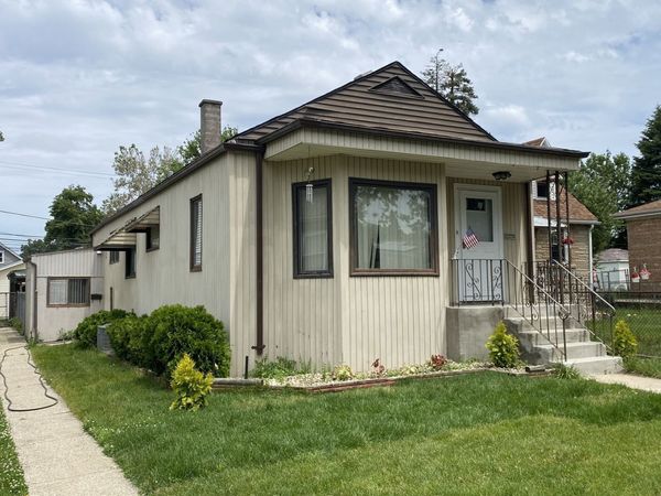 2734 W 98th Place, Evergreen Park, IL 60805