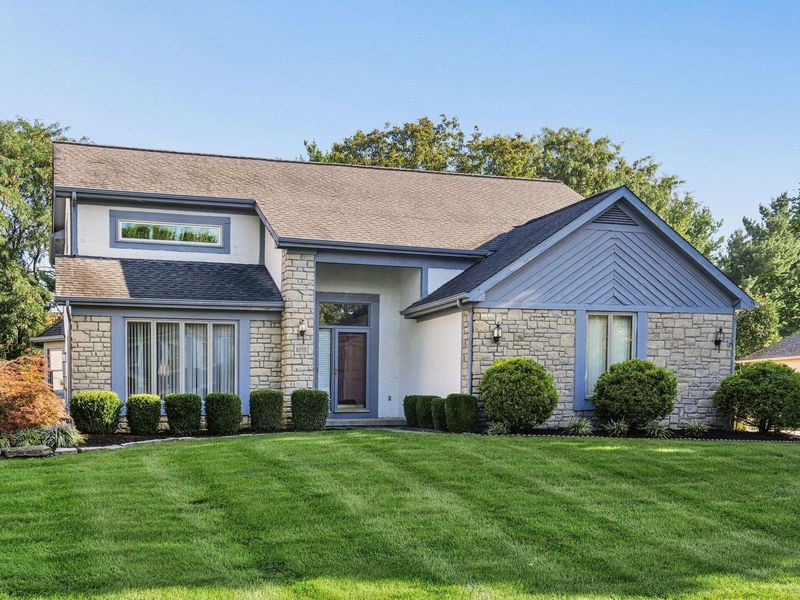 3015 Shoreline Drive, Lewis Center, OH 43035 Photo 2