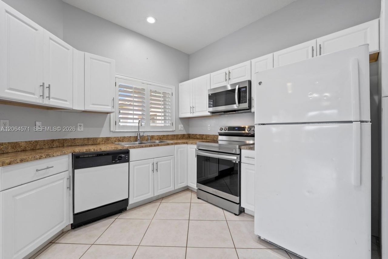 15890 SW 12th St, Pembroke Pines, FL 33027 Photo