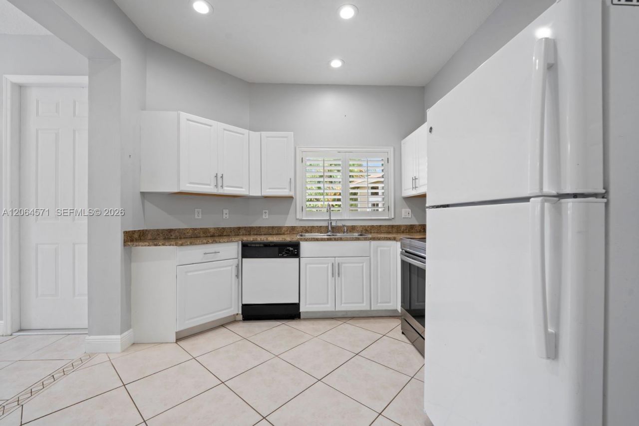 15890 SW 12th St, Pembroke Pines, FL 33027 Photo