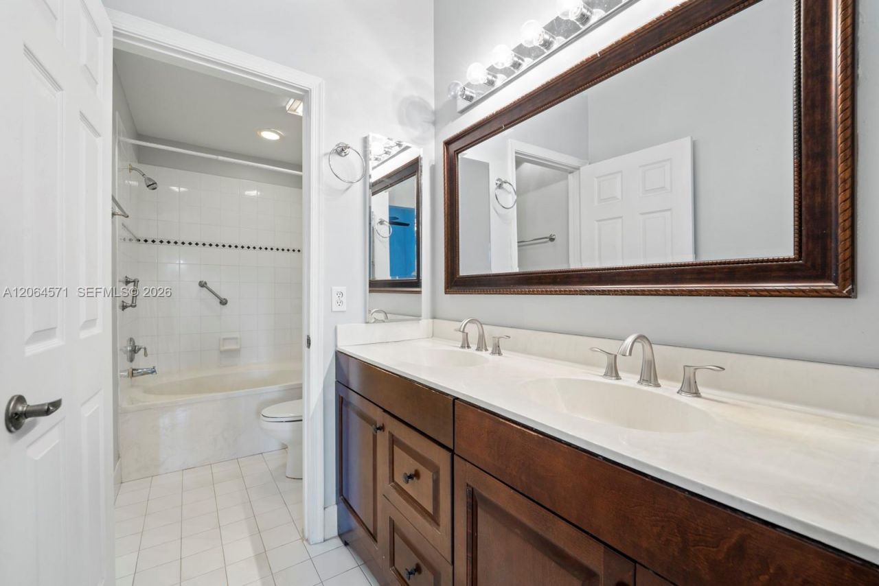 15890 SW 12th St, Pembroke Pines, FL 33027 Photo