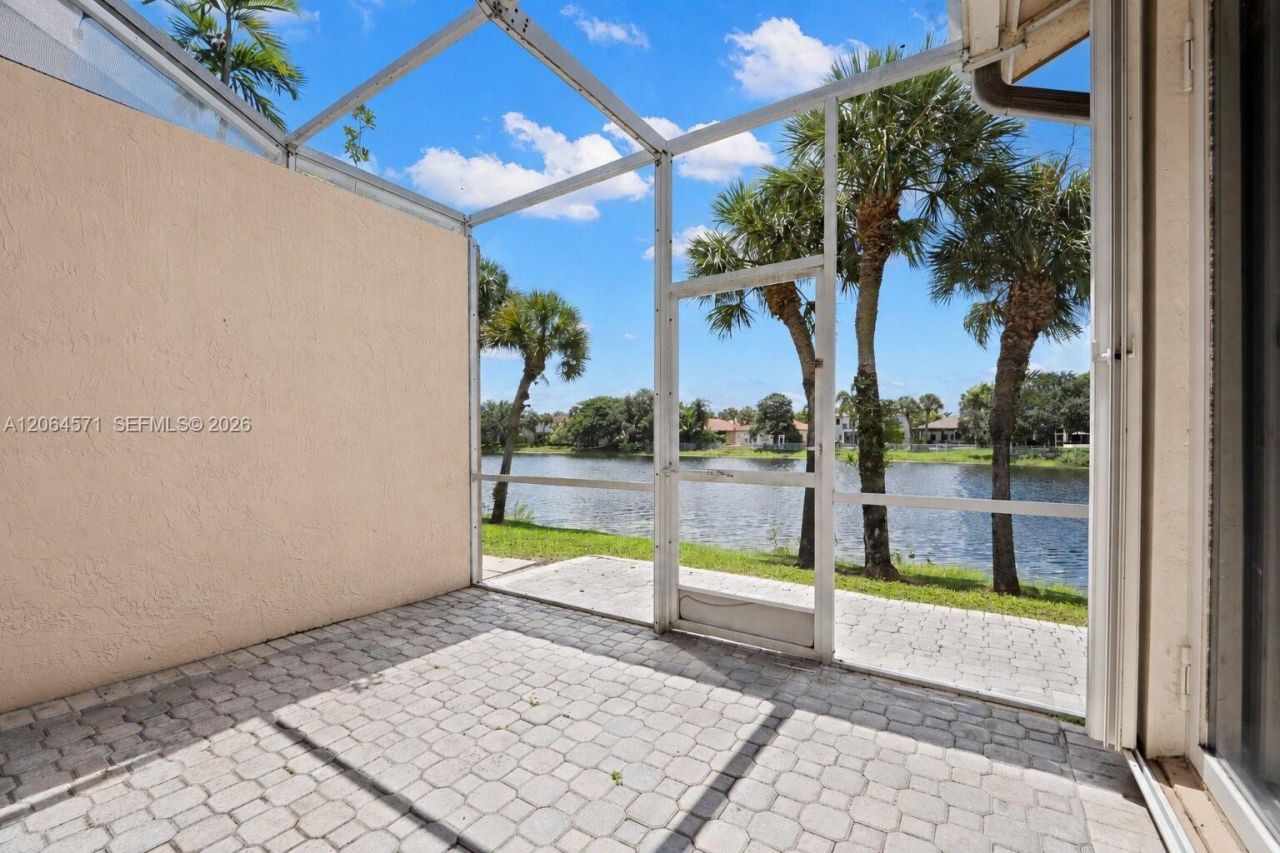 15890 SW 12th St, Pembroke Pines, FL 33027 Photo