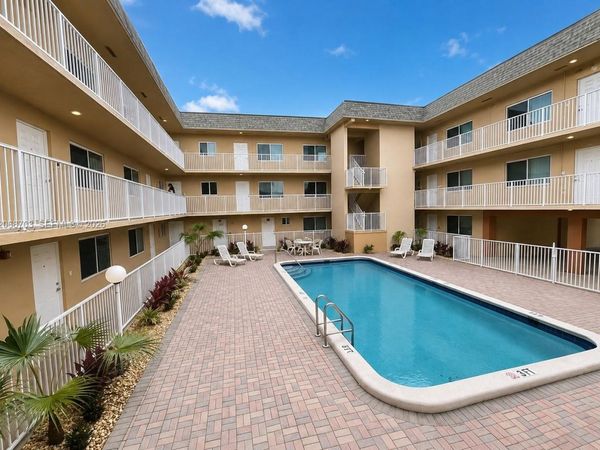 7910 Taft St , Unit 208, Pembroke Pines, FL 33024