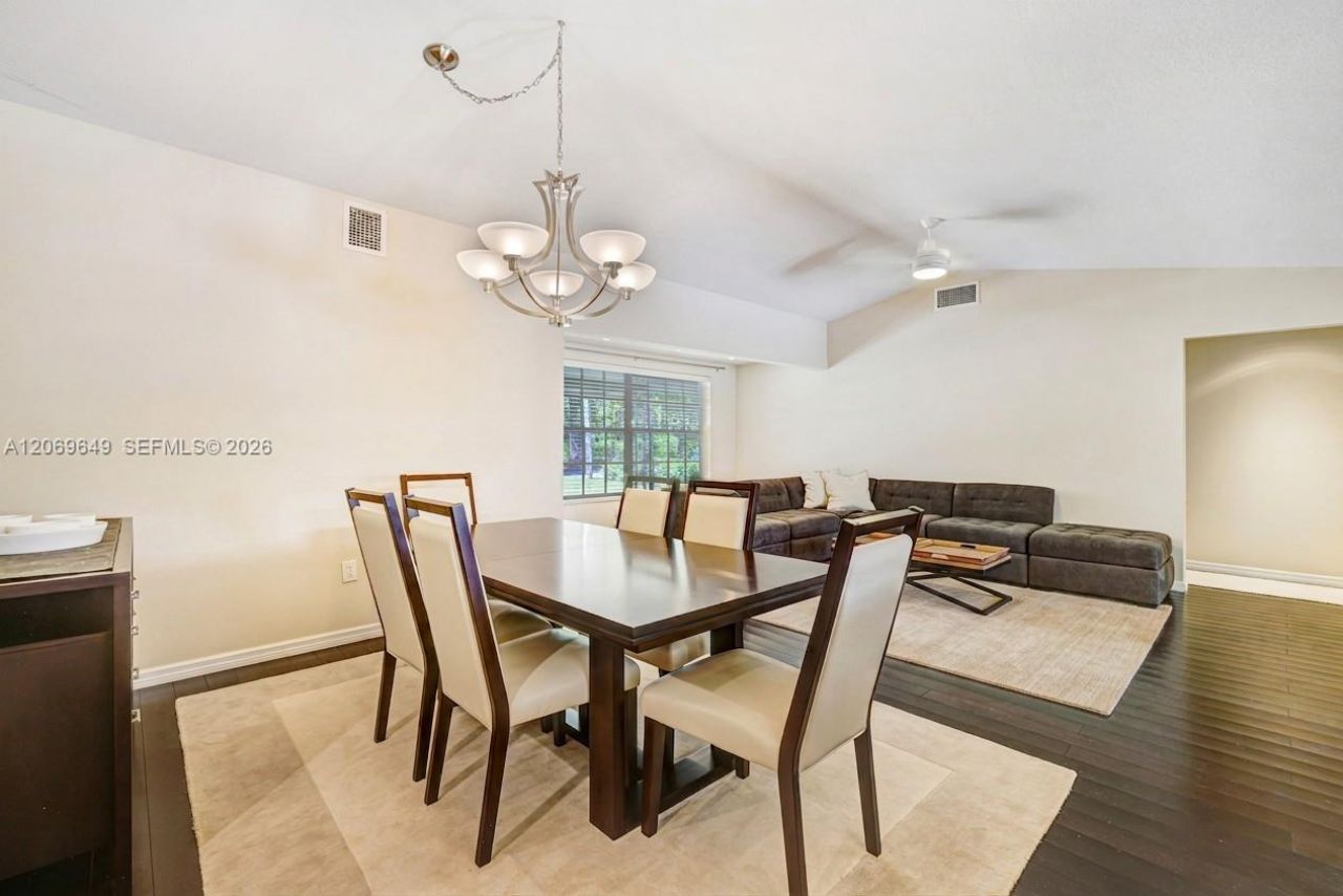 940 NE 117th St, Biscayne Park, FL 33161 Photo
