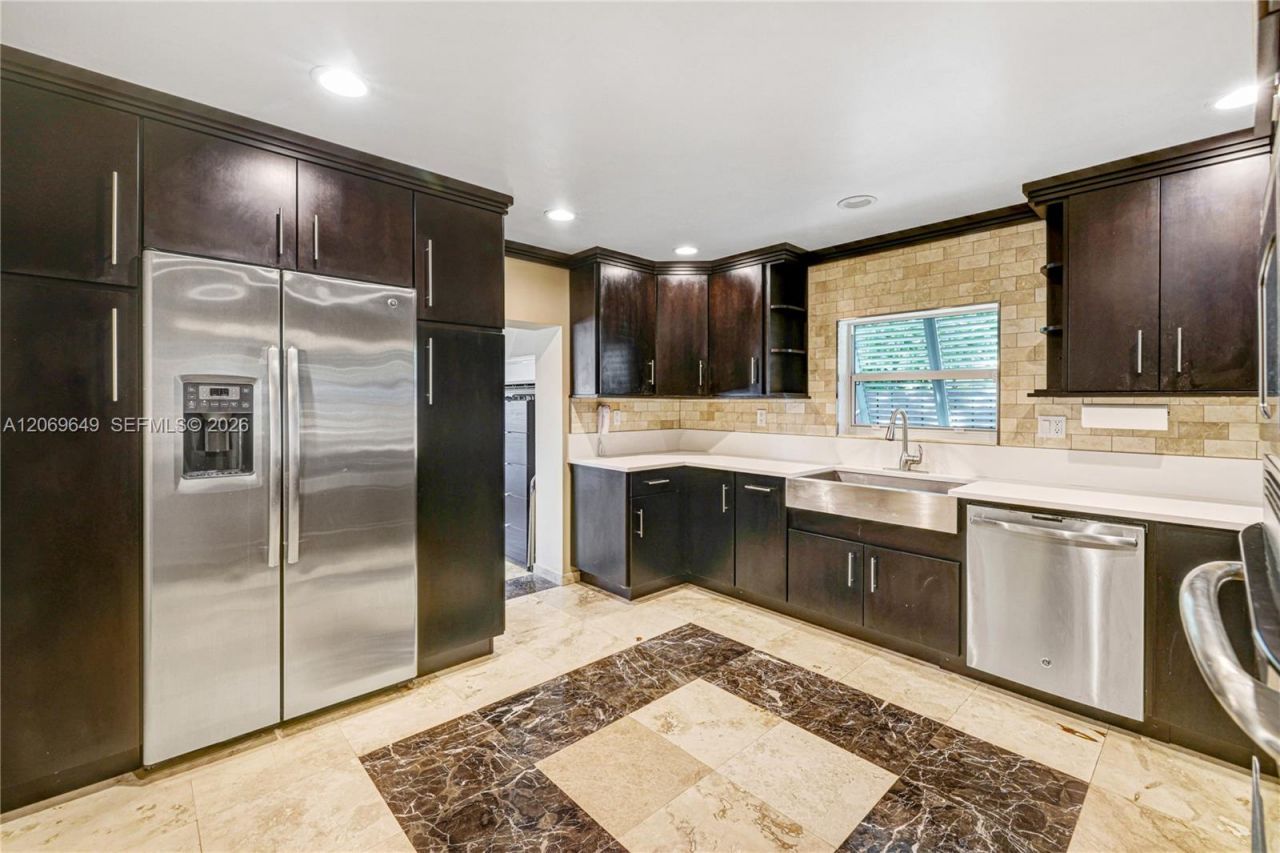 940 NE 117th St, Biscayne Park, FL 33161 Photo
