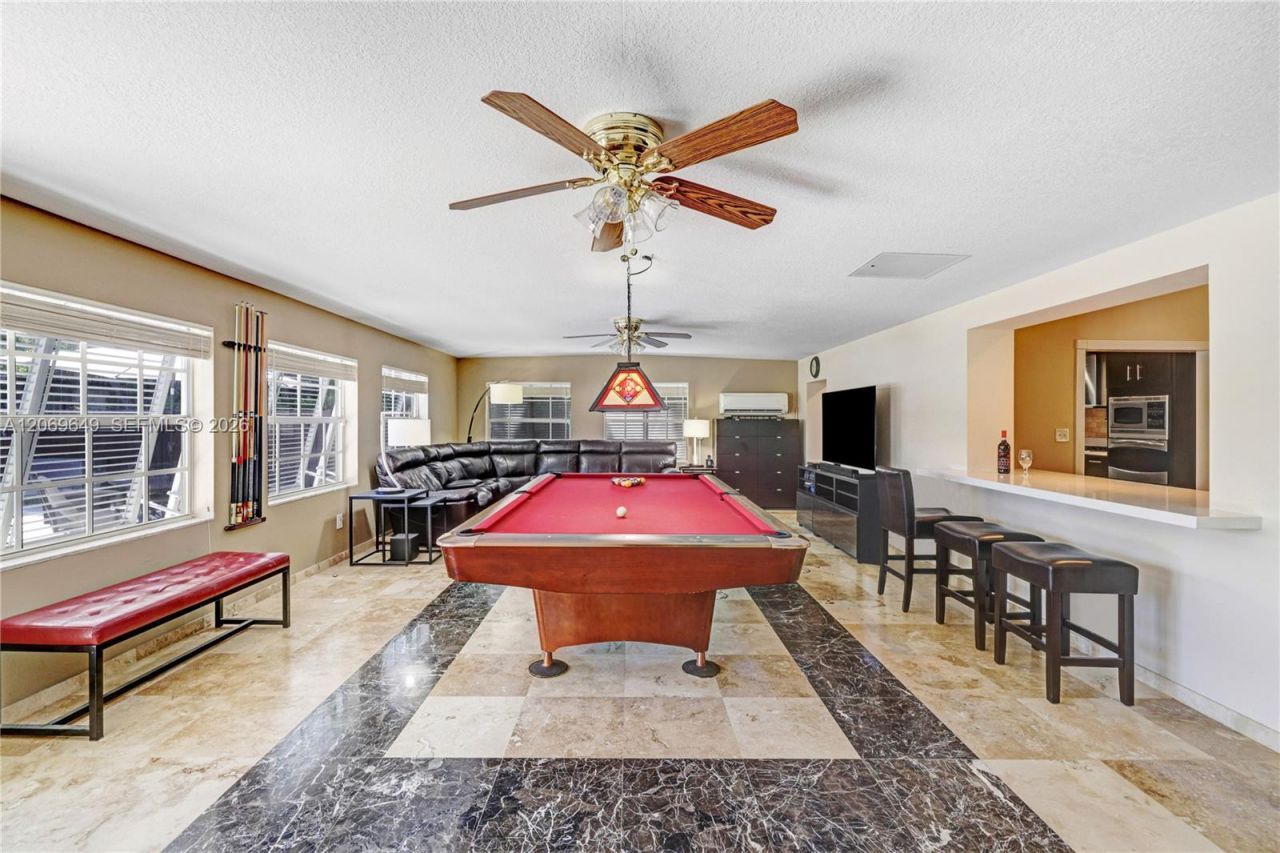 940 NE 117th St, Biscayne Park, FL 33161 Photo