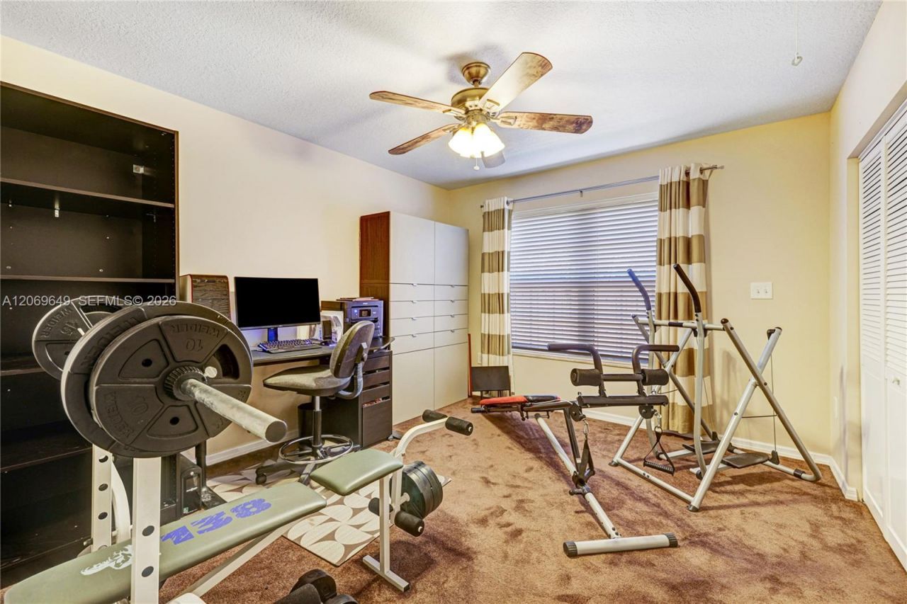 940 NE 117th St, Biscayne Park, FL 33161 Photo