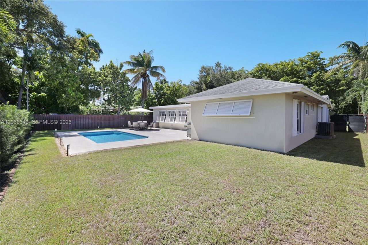 940 NE 117th St, Biscayne Park, FL 33161 Photo