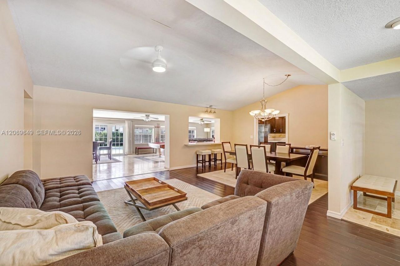 940 NE 117th St, Biscayne Park, FL 33161 Photo